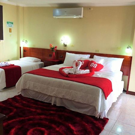 Hotel Los Algarrobos 푸에르토 바케리조 모레노 외부 사진