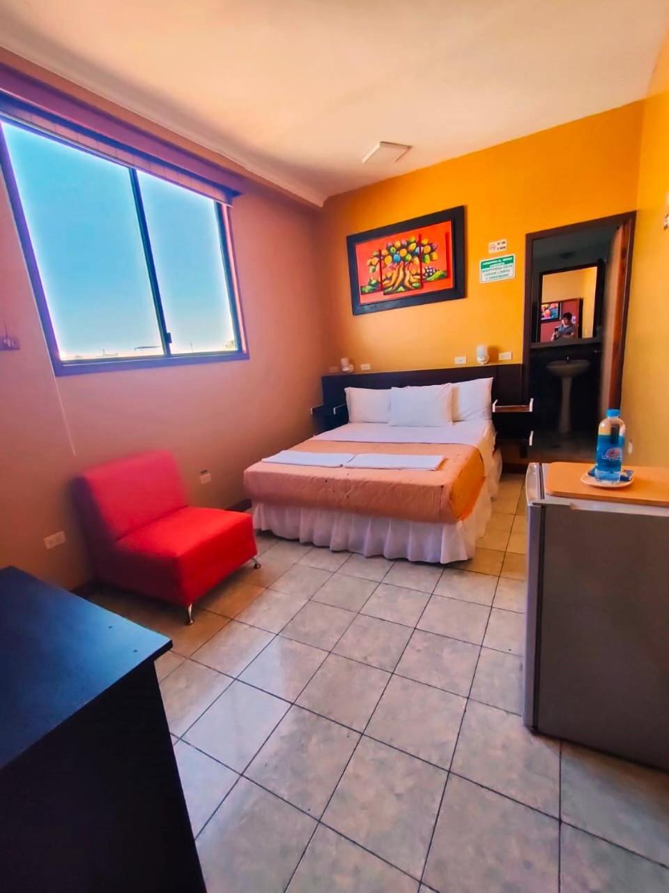 Hotel Los Algarrobos 푸에르토 바케리조 모레노 외부 사진