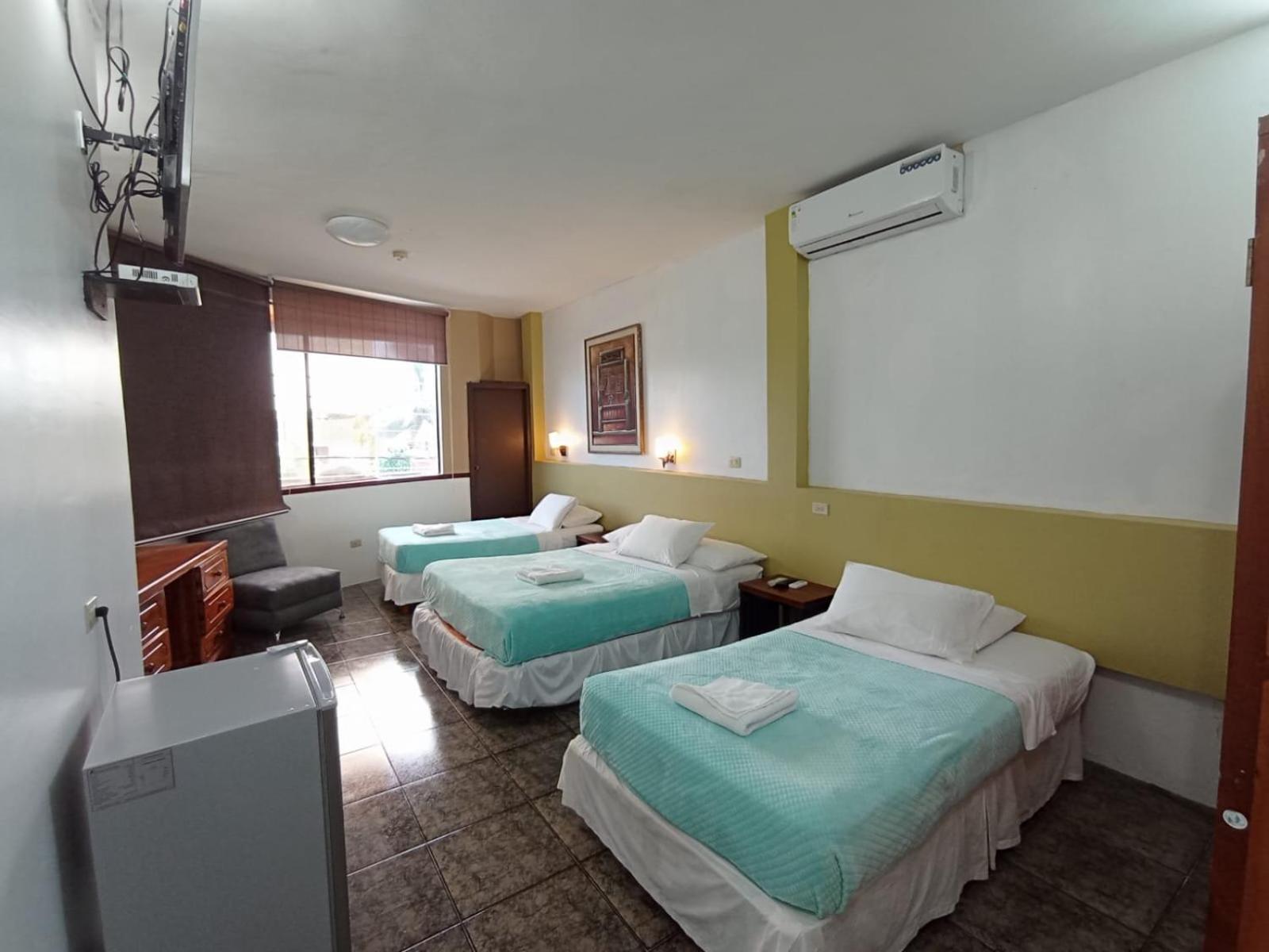 Hotel Los Algarrobos 푸에르토 바케리조 모레노 외부 사진