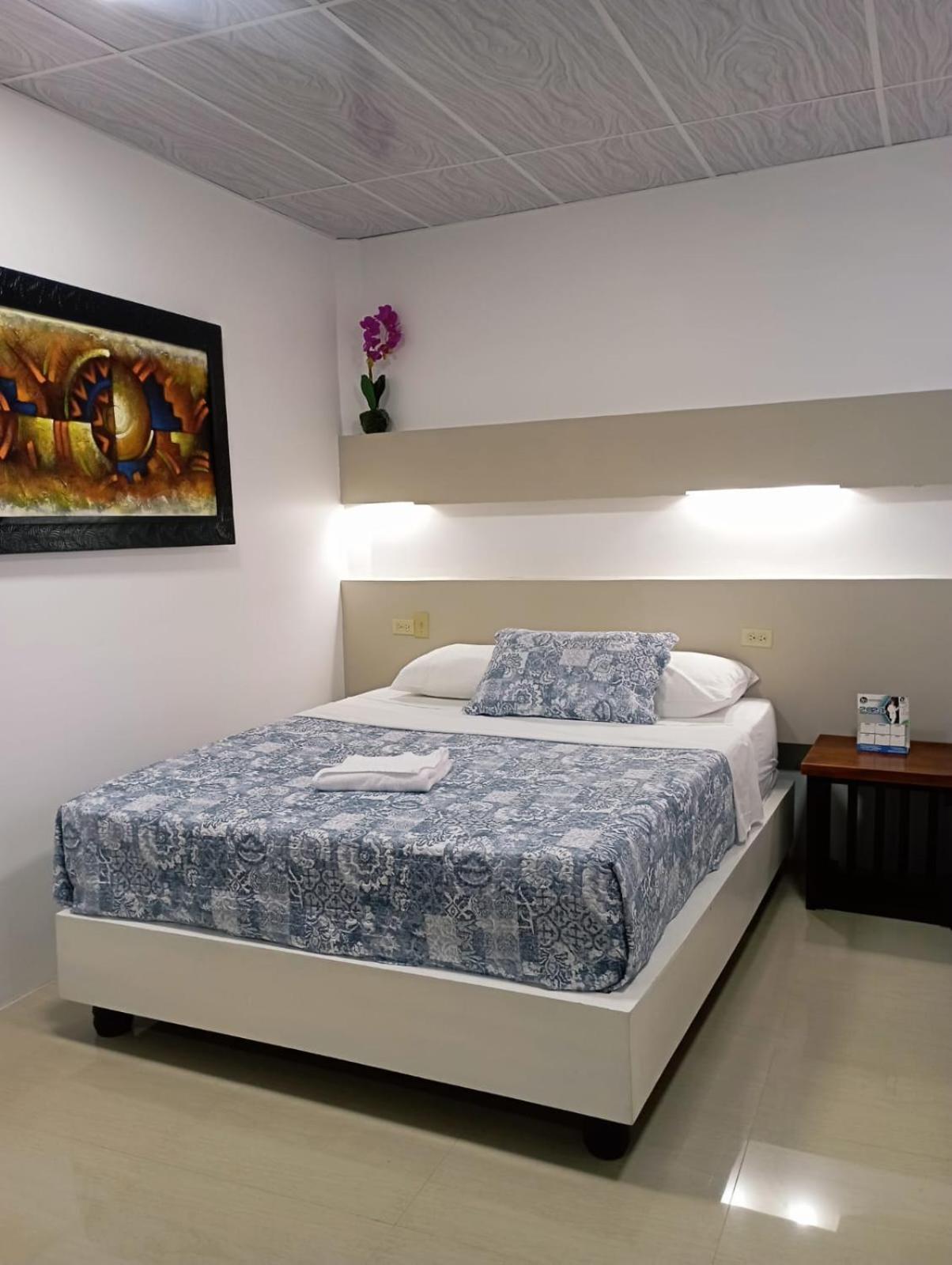 Hotel Los Algarrobos 푸에르토 바케리조 모레노 외부 사진