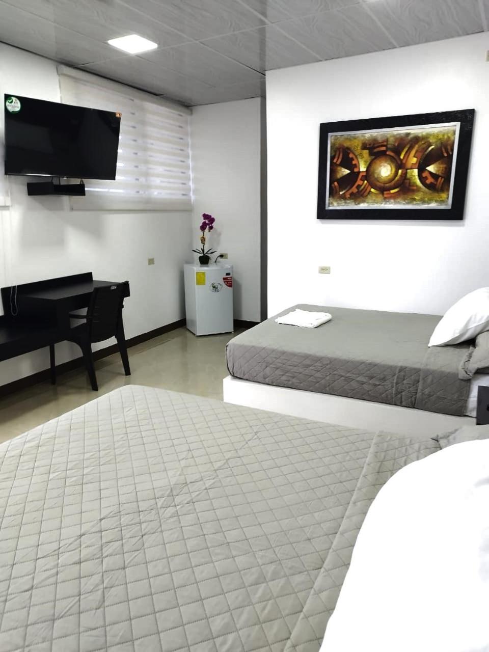 Hotel Los Algarrobos 푸에르토 바케리조 모레노 외부 사진