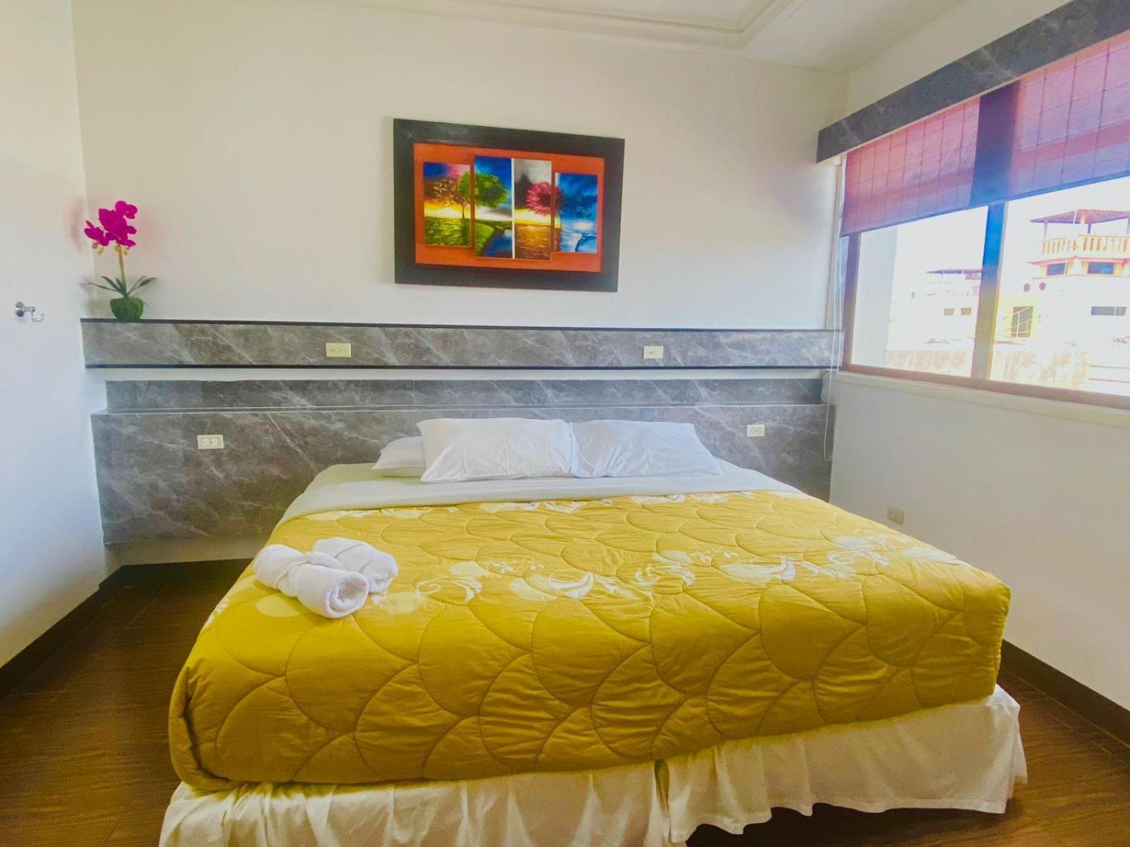 Hotel Los Algarrobos 푸에르토 바케리조 모레노 외부 사진