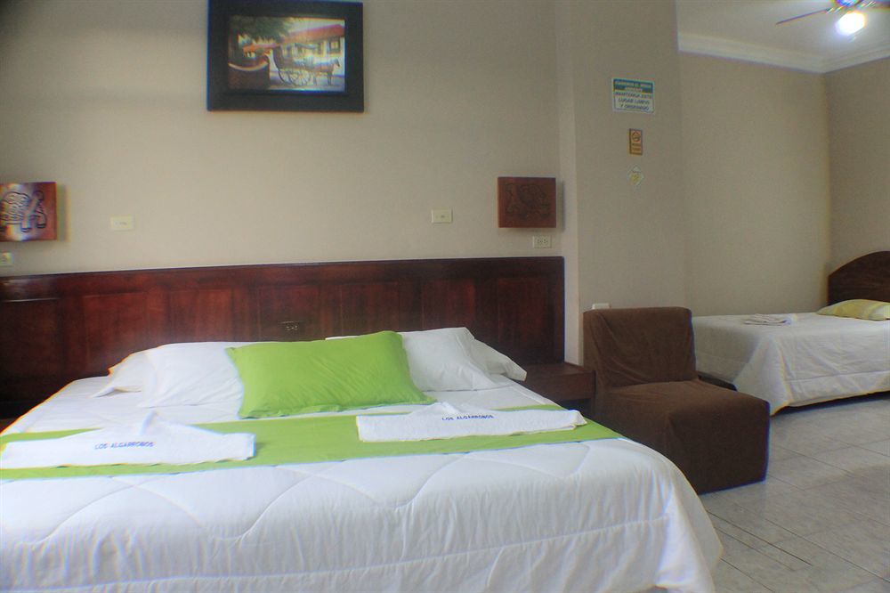 Hotel Los Algarrobos 푸에르토 바케리조 모레노 외부 사진