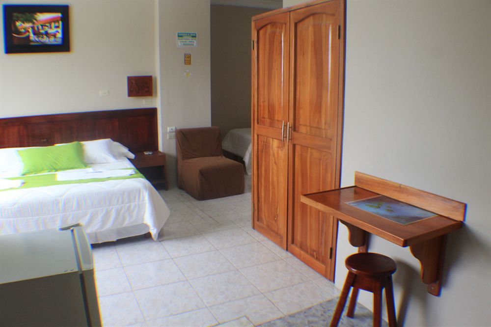 Hotel Los Algarrobos 푸에르토 바케리조 모레노 외부 사진