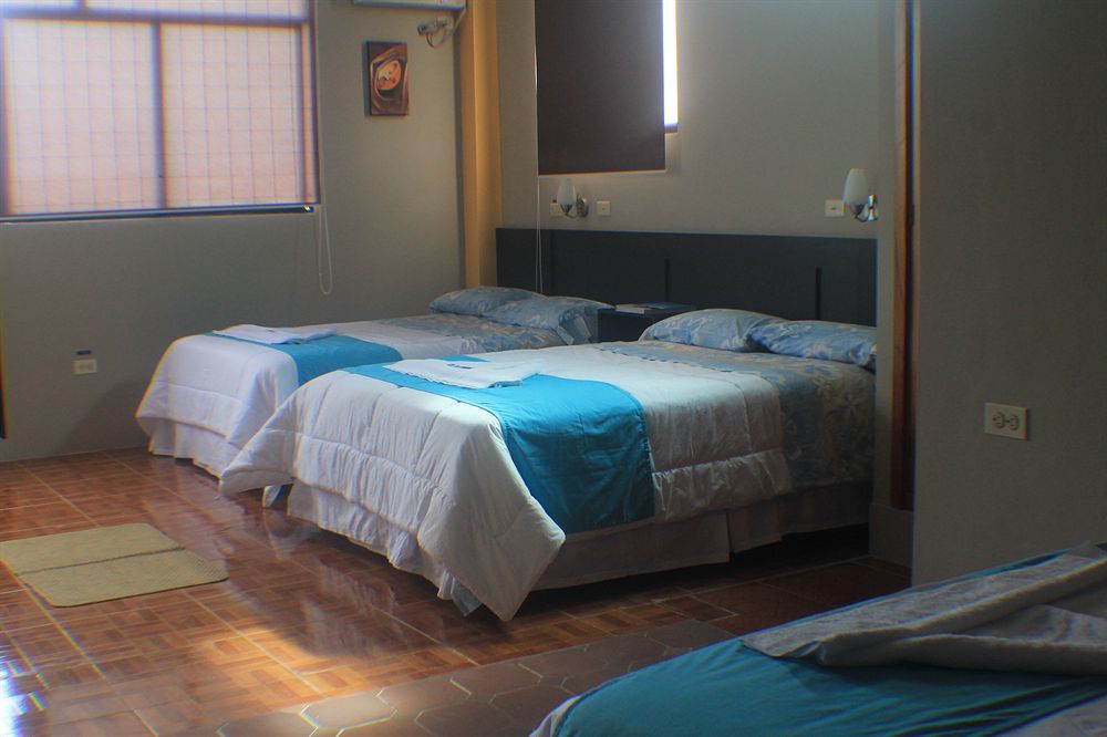 Hotel Los Algarrobos 푸에르토 바케리조 모레노 외부 사진