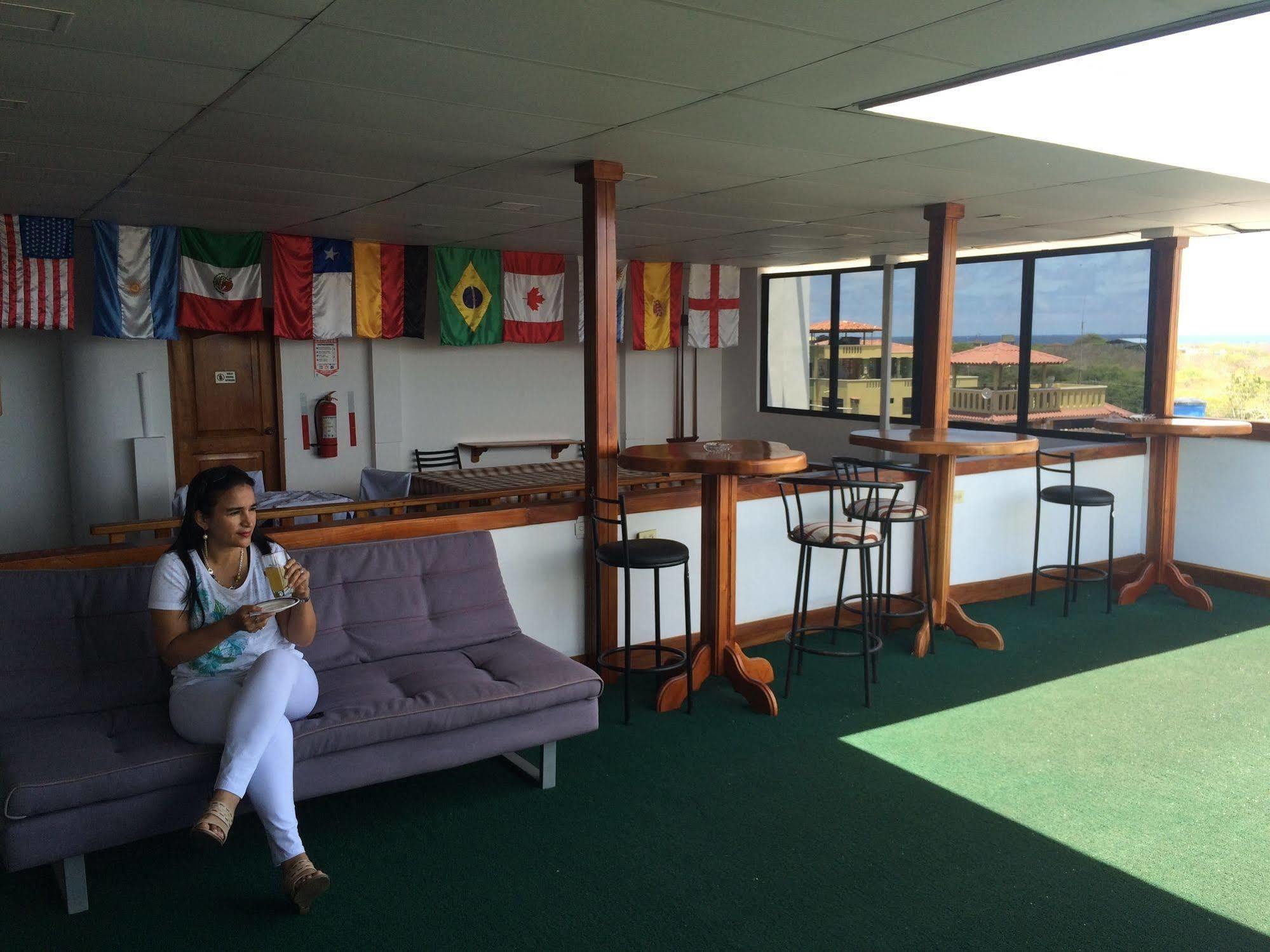 Hotel Los Algarrobos 푸에르토 바케리조 모레노 외부 사진
