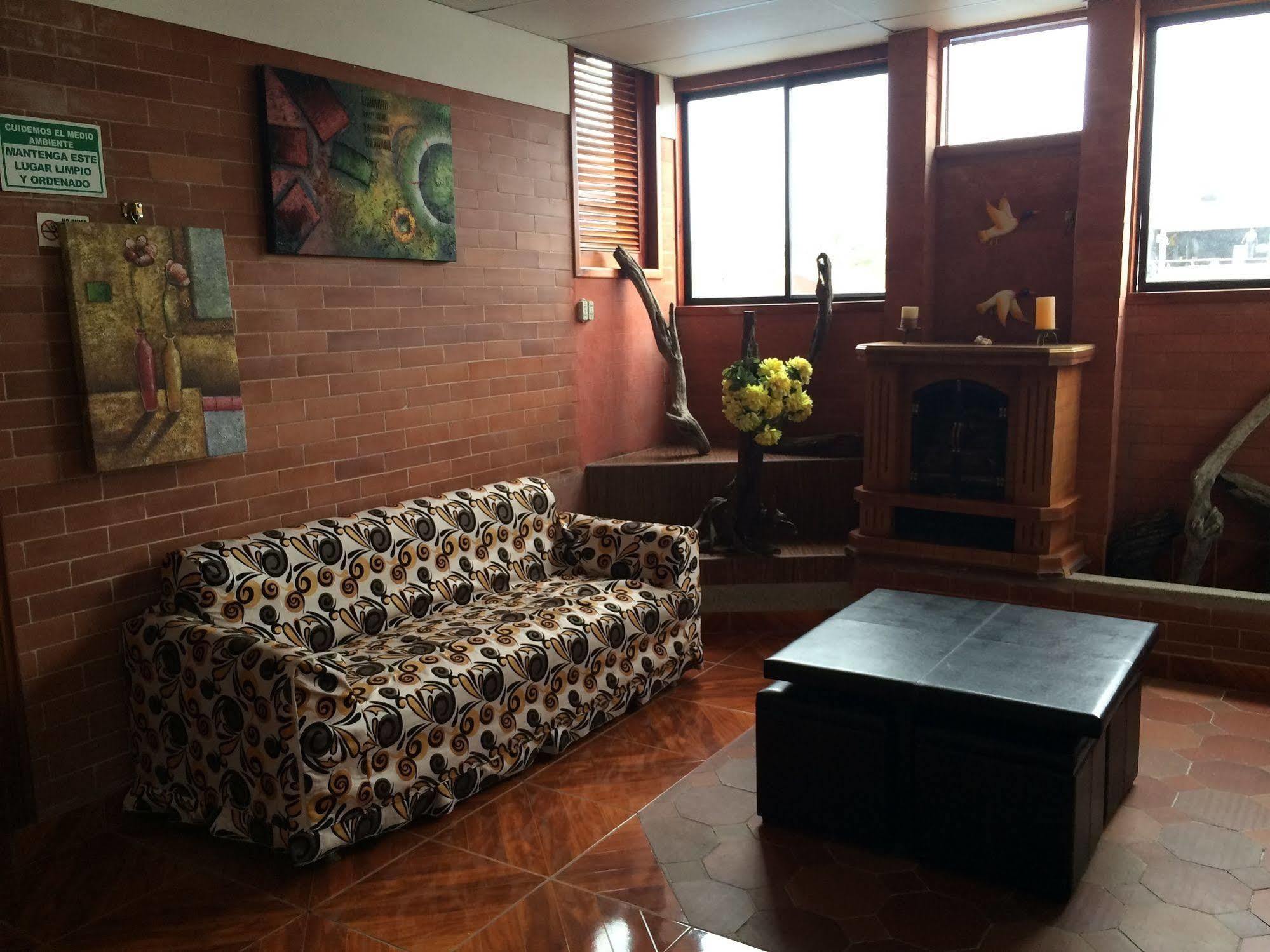 Hotel Los Algarrobos 푸에르토 바케리조 모레노 외부 사진
