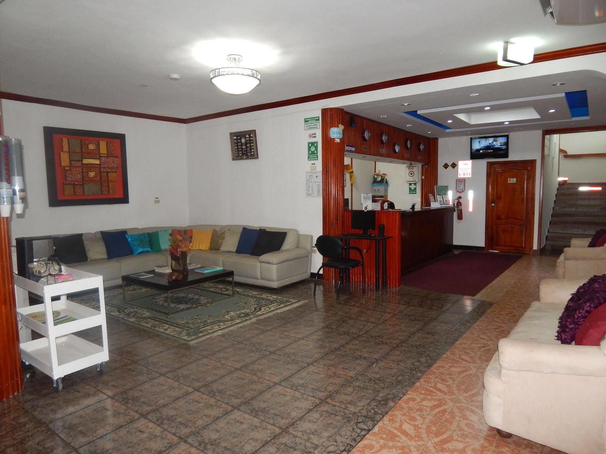 Hotel Los Algarrobos 푸에르토 바케리조 모레노 외부 사진