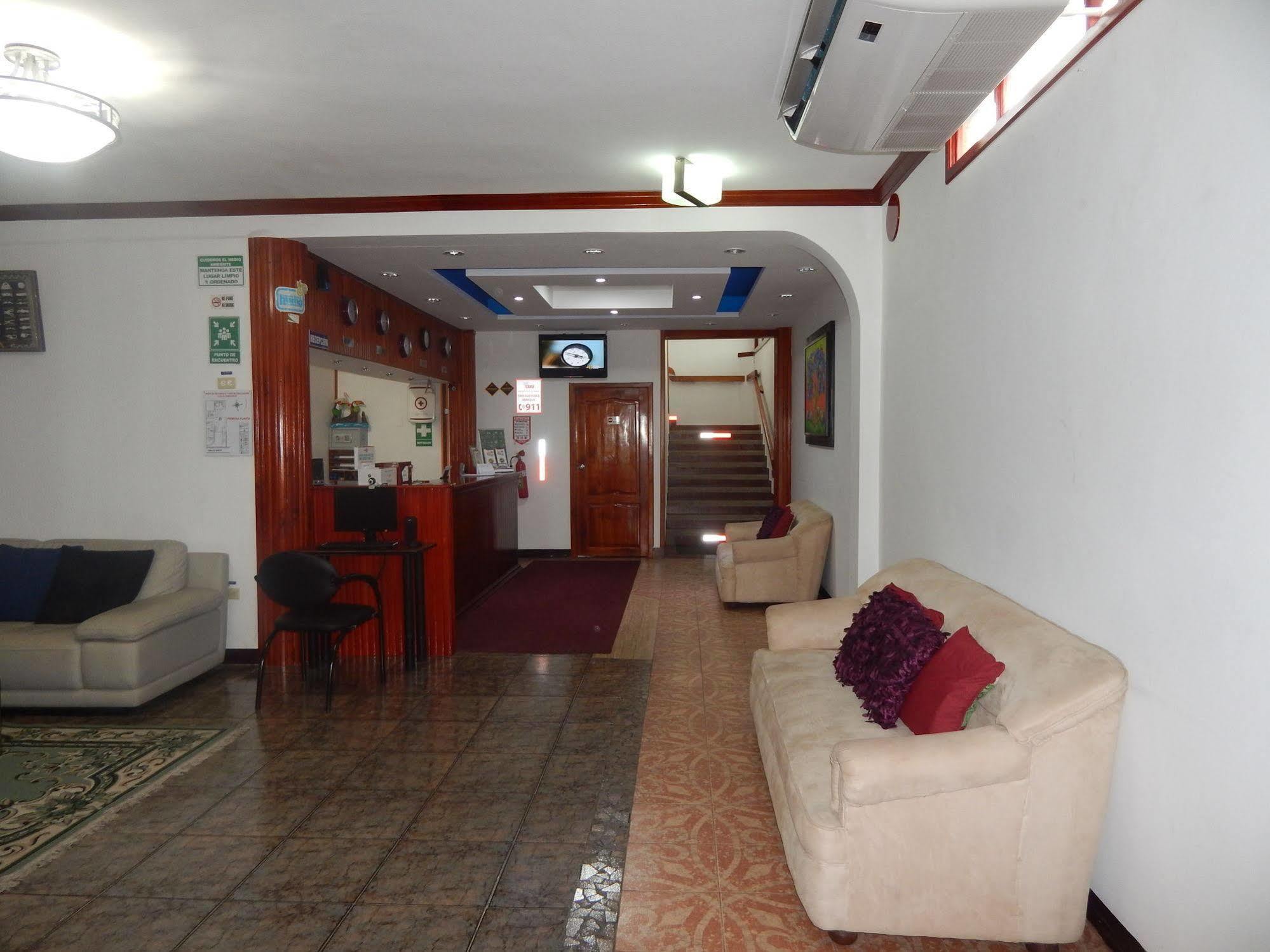 Hotel Los Algarrobos 푸에르토 바케리조 모레노 외부 사진