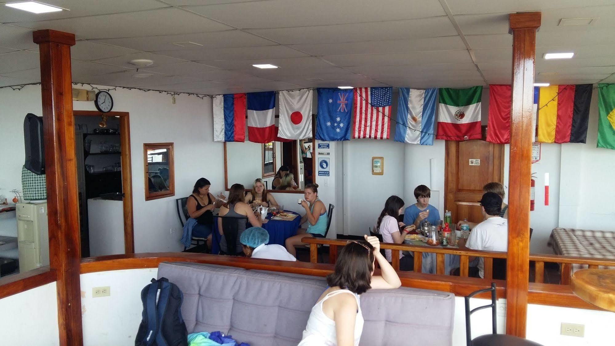Hotel Los Algarrobos 푸에르토 바케리조 모레노 외부 사진