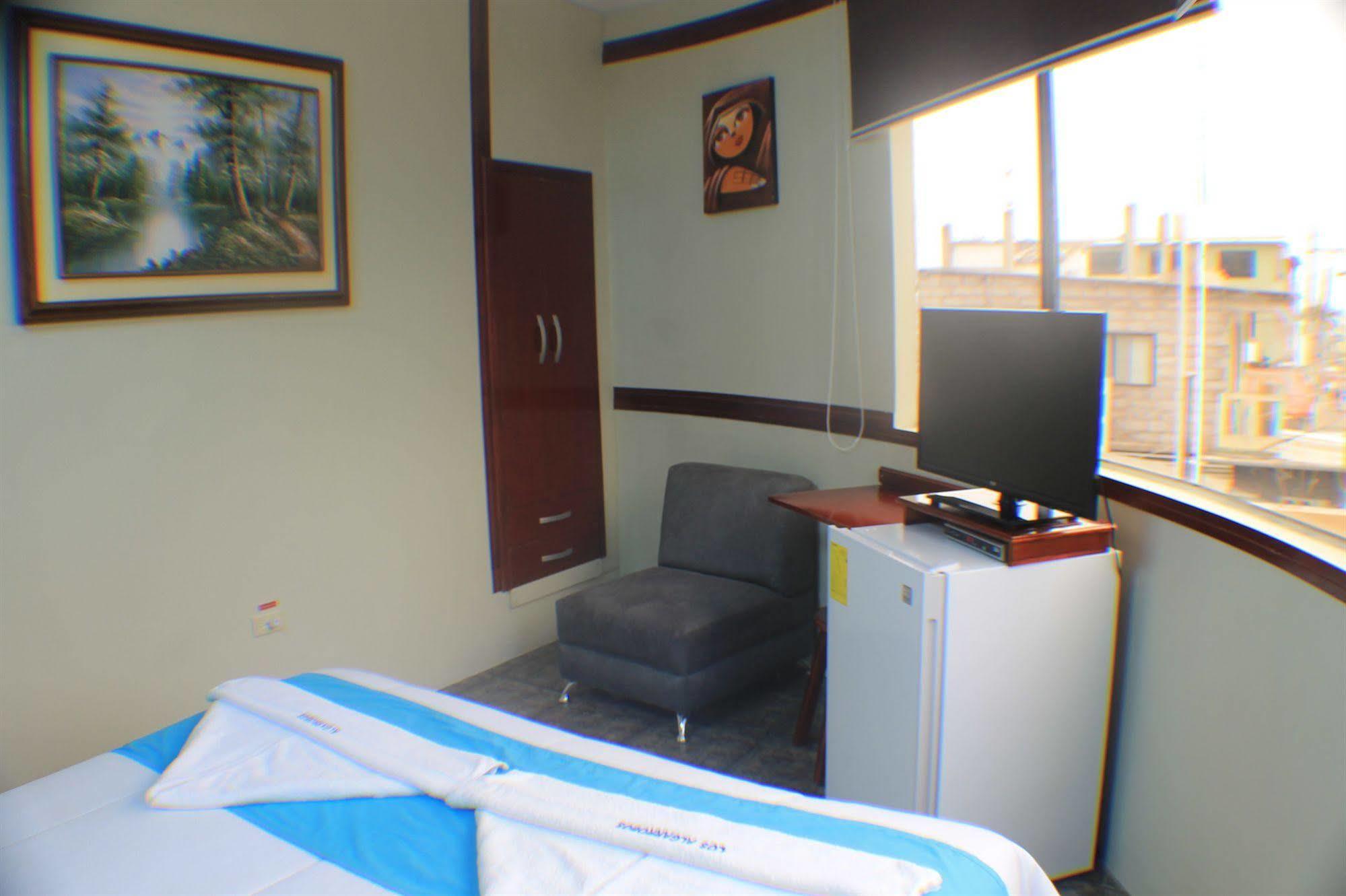 Hotel Los Algarrobos 푸에르토 바케리조 모레노 외부 사진