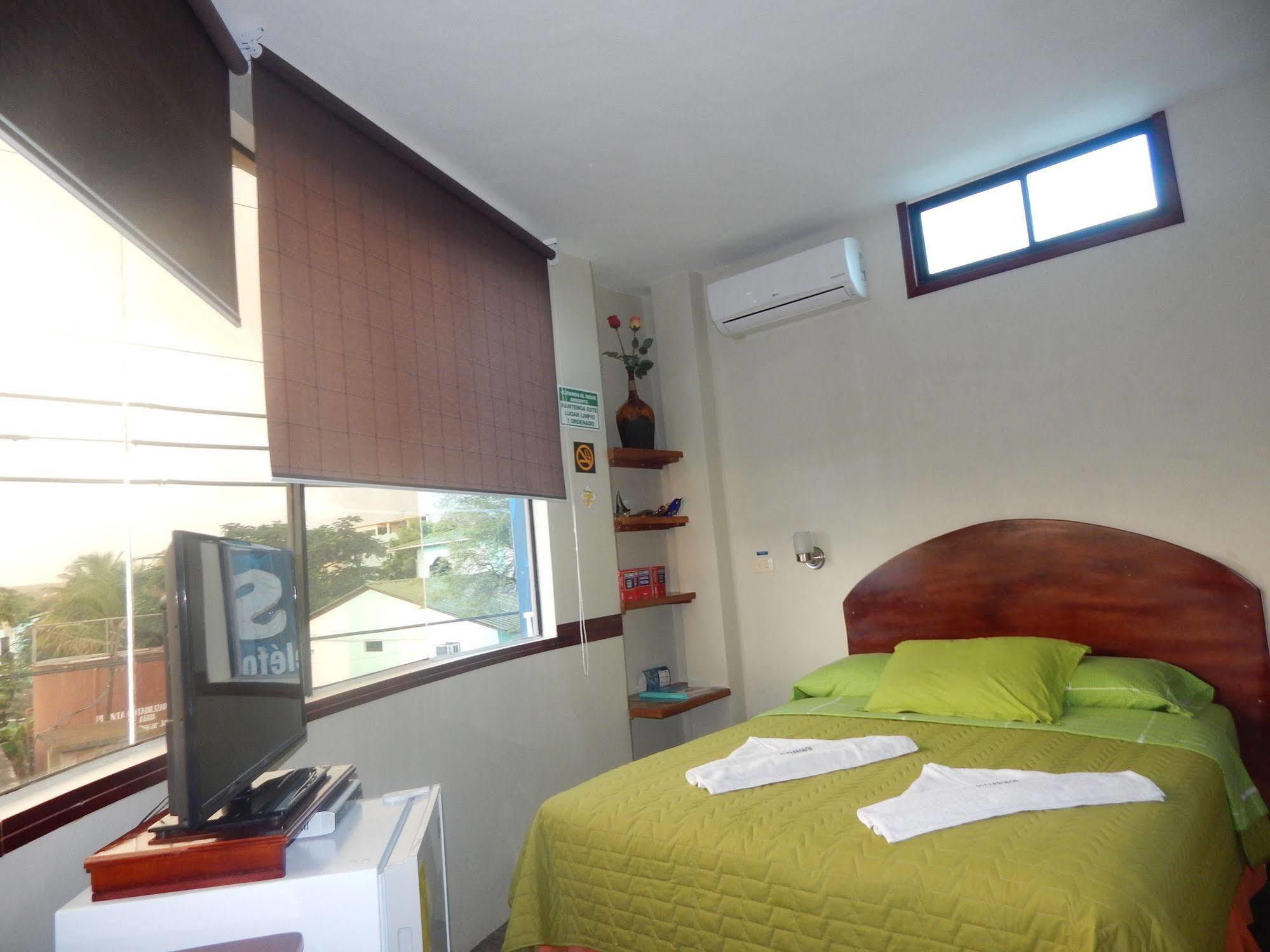 Hotel Los Algarrobos 푸에르토 바케리조 모레노 외부 사진